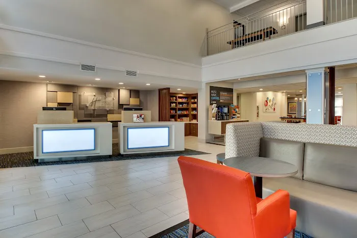 Holiday Inn Express & Suites Atlanta-Emory University Area by IHG 4