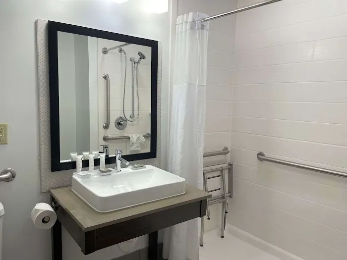 Country Inn & Suites by Radisson, Stone Mountain, GA 4