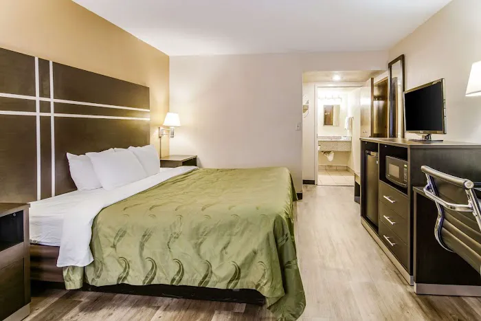 Quality Inn 4