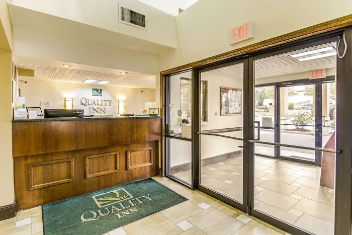 Quality Inn 4