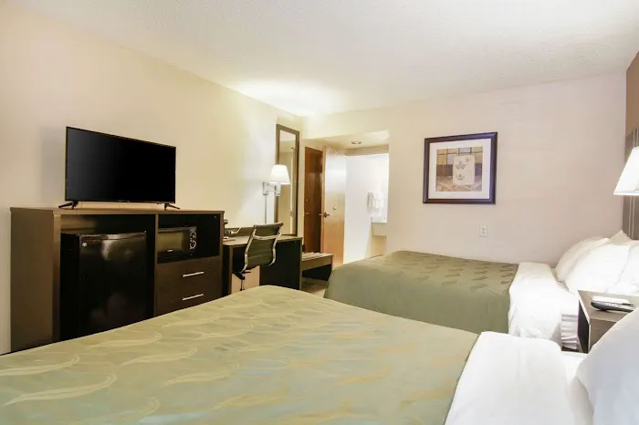 Quality Inn 4