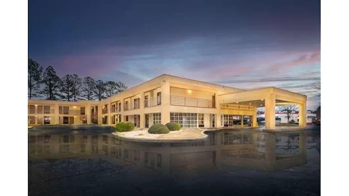 Days Inn by Wyndham Atlanta Stone Mountain 4
