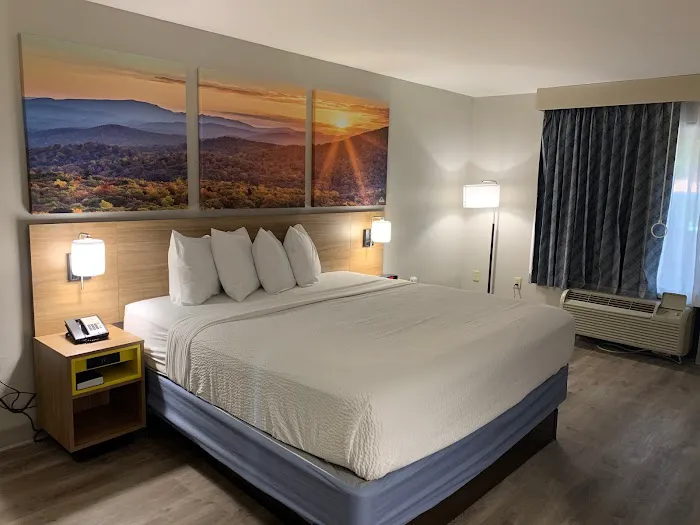 Days Inn by Wyndham Atlanta Stone Mountain 4