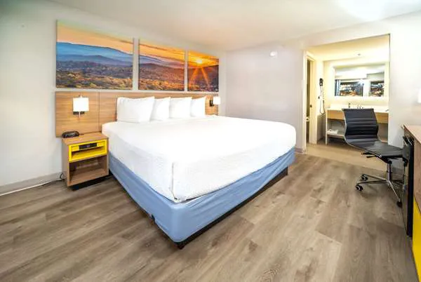 Days Inn by Wyndham Atlanta Stone Mountain 4