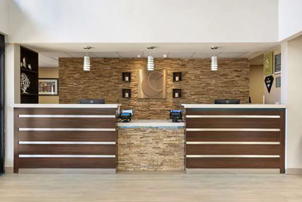 Comfort Suites Northside Hospital Gwinnett 4