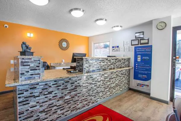 Econo Lodge 4