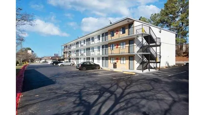 Econo Lodge 4