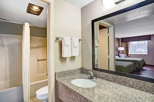 Super 8 by Wyndham Atlanta/Jonesboro Road 5