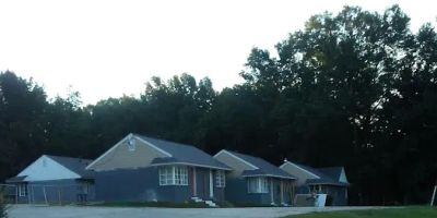 Town & Country Hotel Courts