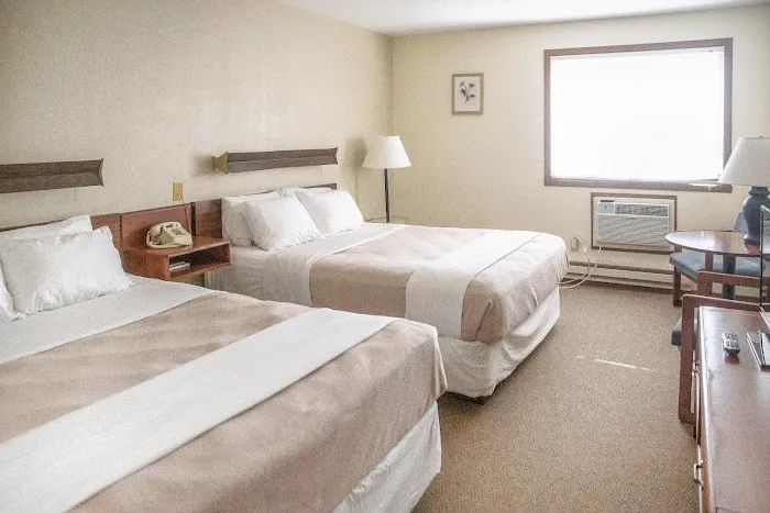 Economy Hotel Forest Park 4