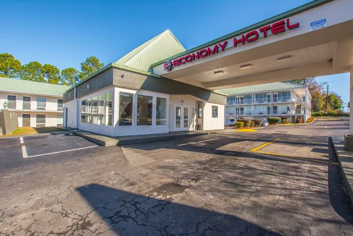 Economy Hotel Forest Park 4