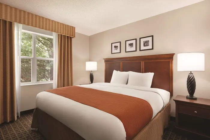 Country Inn & Suites by Radisson, Lawrenceville, GA 4
