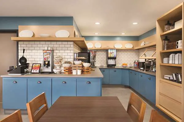 Country Inn & Suites by Radisson, Lawrenceville, GA 4