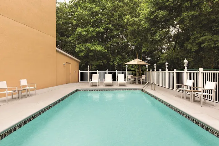 Country Inn & Suites by Radisson, Lawrenceville, GA 4