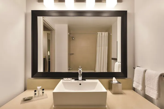 Country Inn & Suites by Radisson, Lawrenceville, GA 4