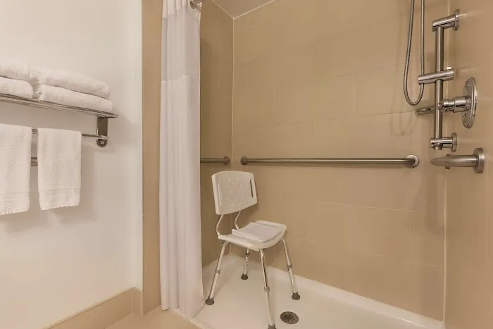 Country Inn & Suites by Radisson, Lawrenceville, GA 4