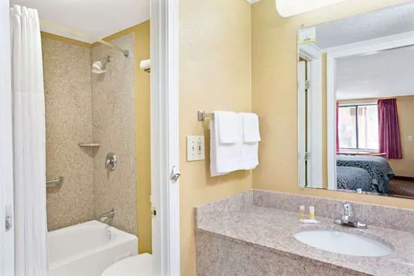 Days Inn by Wyndham Lawrenceville 4