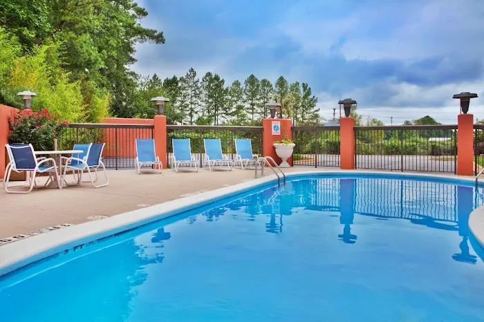 Holiday Inn Express & Suites Lawrenceville by IHG 4