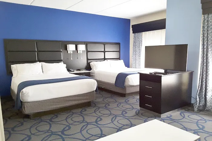 Holiday Inn Express & Suites Lawrenceville by IHG 4
