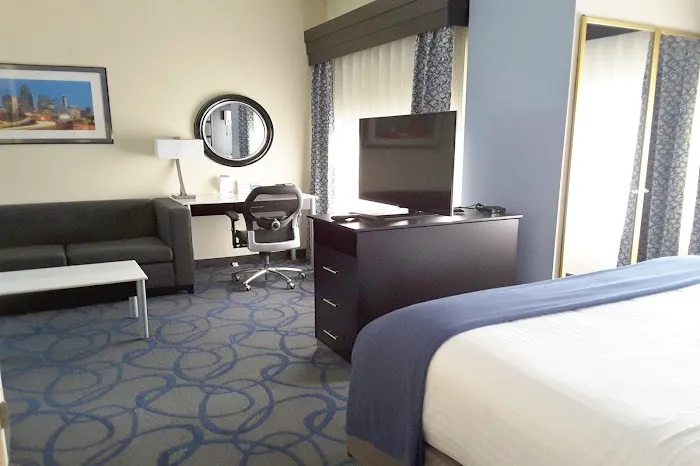 Holiday Inn Express & Suites Lawrenceville by IHG 4