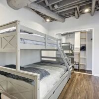 Lakefront Retreat with Luxury Touch ico