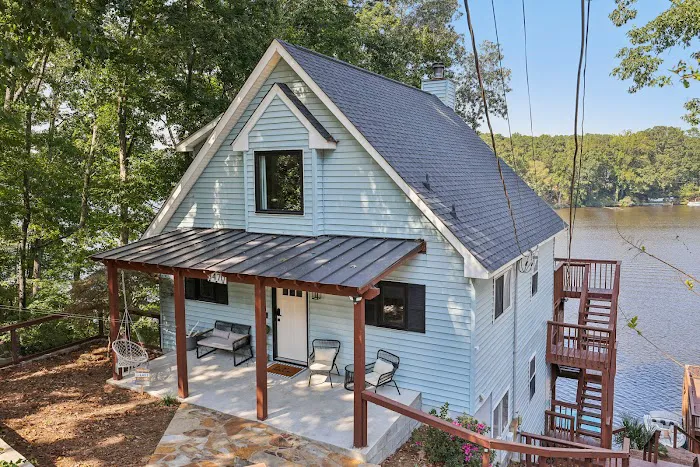 Lakefront Retreat with Luxury Touch 4