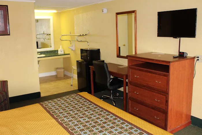 Americas Best Value Inn Conyers 4