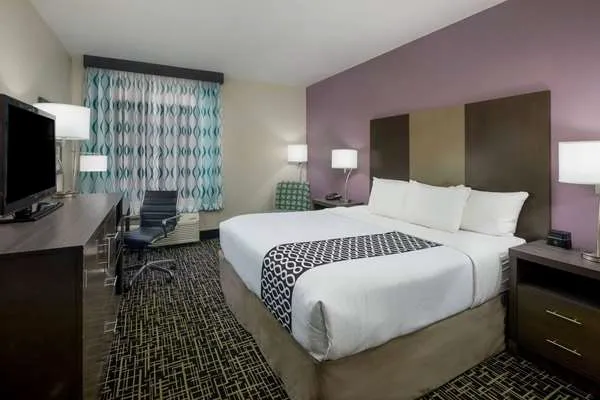 La Quinta Inn & Suites by Wyndham Snellville-Stone Mountain 4