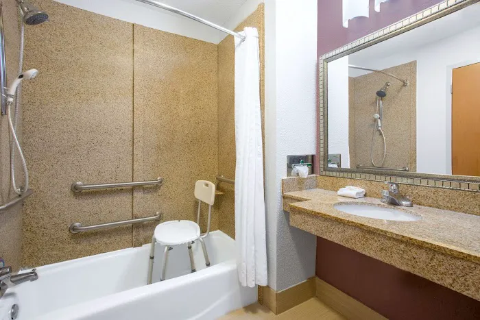 La Quinta Inn & Suites by Wyndham Snellville-Stone Mountain 4