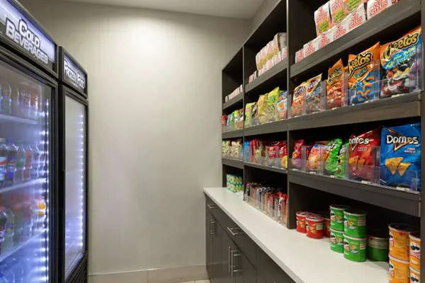 La Quinta Inn & Suites by Wyndham Snellville-Stone Mountain 4