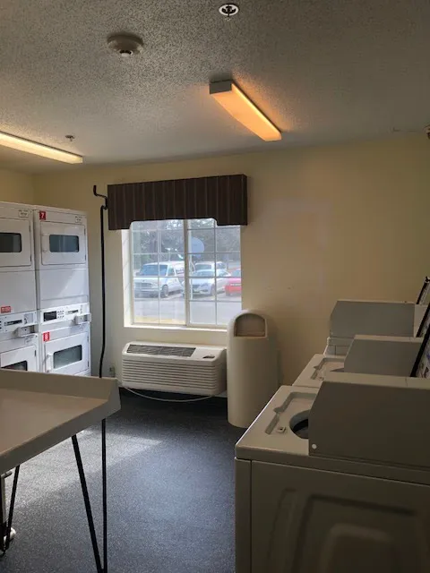 InTown Suites Extended Stay Atlanta GA - Snellville 4
