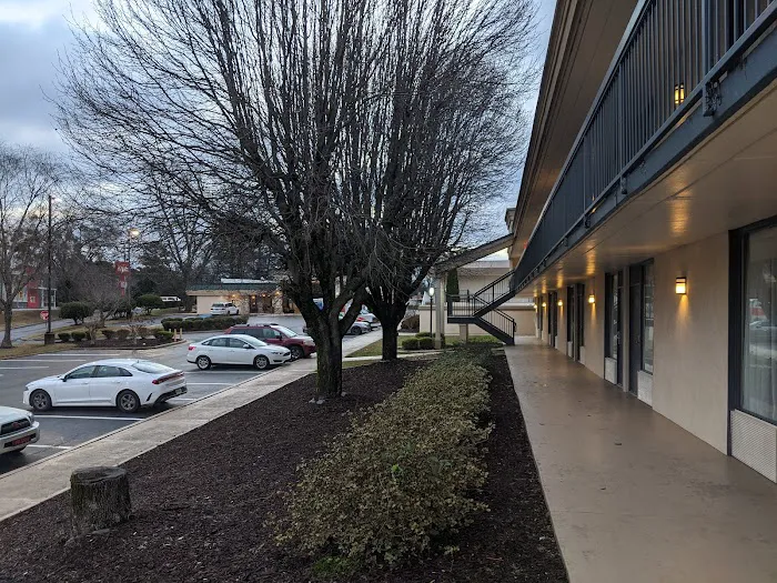 CLARION POINTE MORROW 4