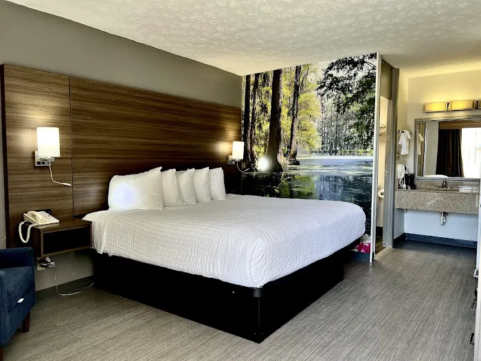 CLARION POINTE MORROW 4