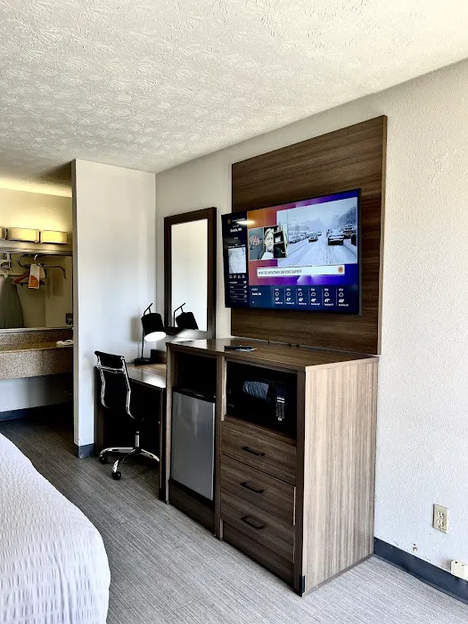 CLARION POINTE MORROW 4
