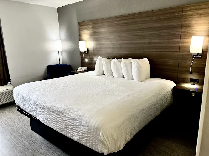 CLARION POINTE MORROW 4