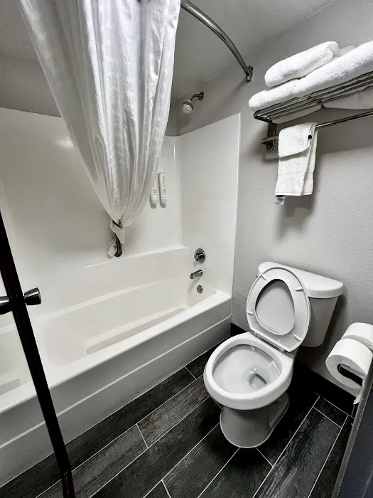 CLARION POINTE MORROW 4