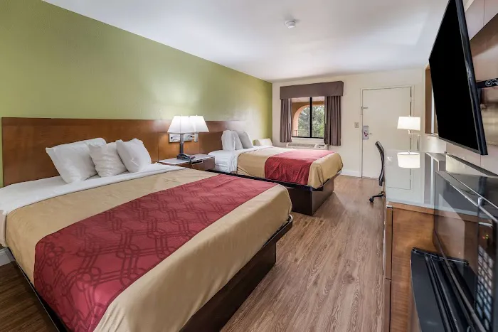Econo Lodge Atlanta Airport East 4