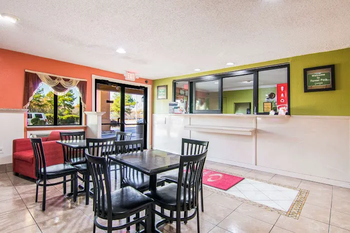 Econo Lodge Atlanta Airport East 4