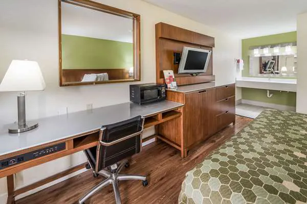 Econo Lodge Atlanta Airport East 4