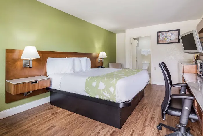 Econo Lodge Atlanta Airport East 4