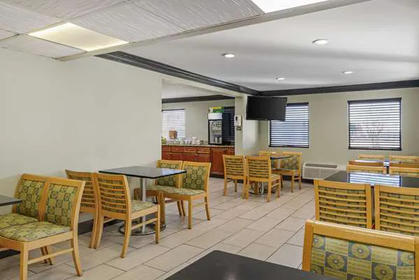 Quality Inn & Suites Morrow Atlanta South 4