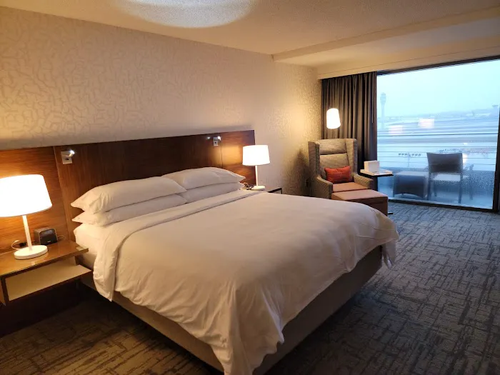 Renaissance Concourse Atlanta Airport Hotel 4