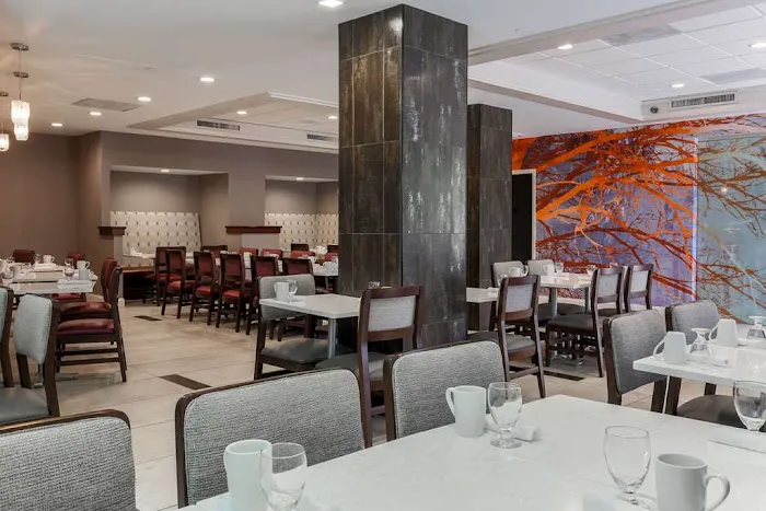 DoubleTree by Hilton Hotel Atlanta Airport 4