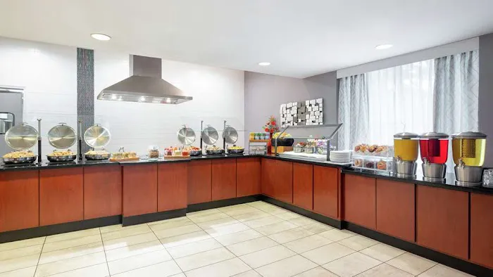 DoubleTree by Hilton Hotel Atlanta Airport 4
