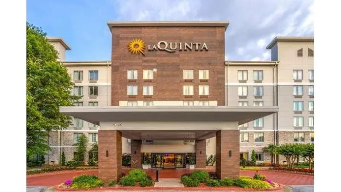 La Quinta Inn & Suites by Wyndham Atlanta Airport North 4