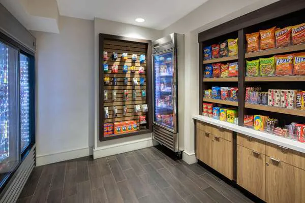 La Quinta Inn & Suites by Wyndham Atlanta Airport North 4
