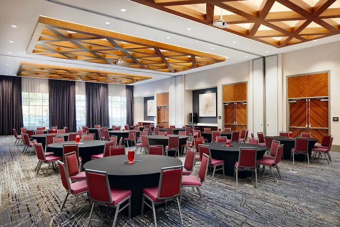 Embassy Suites by Hilton Atlanta Airport North 4