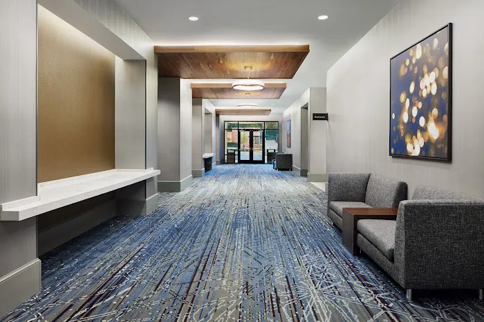 Embassy Suites by Hilton Atlanta Airport North 4