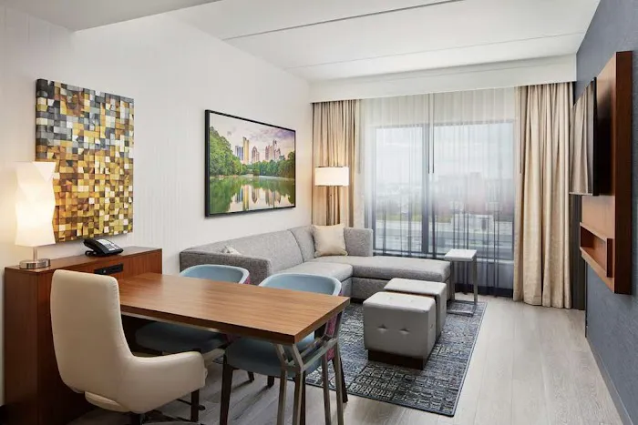 Embassy Suites by Hilton Atlanta Airport North 4