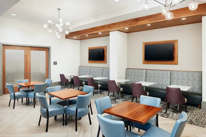 Embassy Suites by Hilton Atlanta Airport North 4